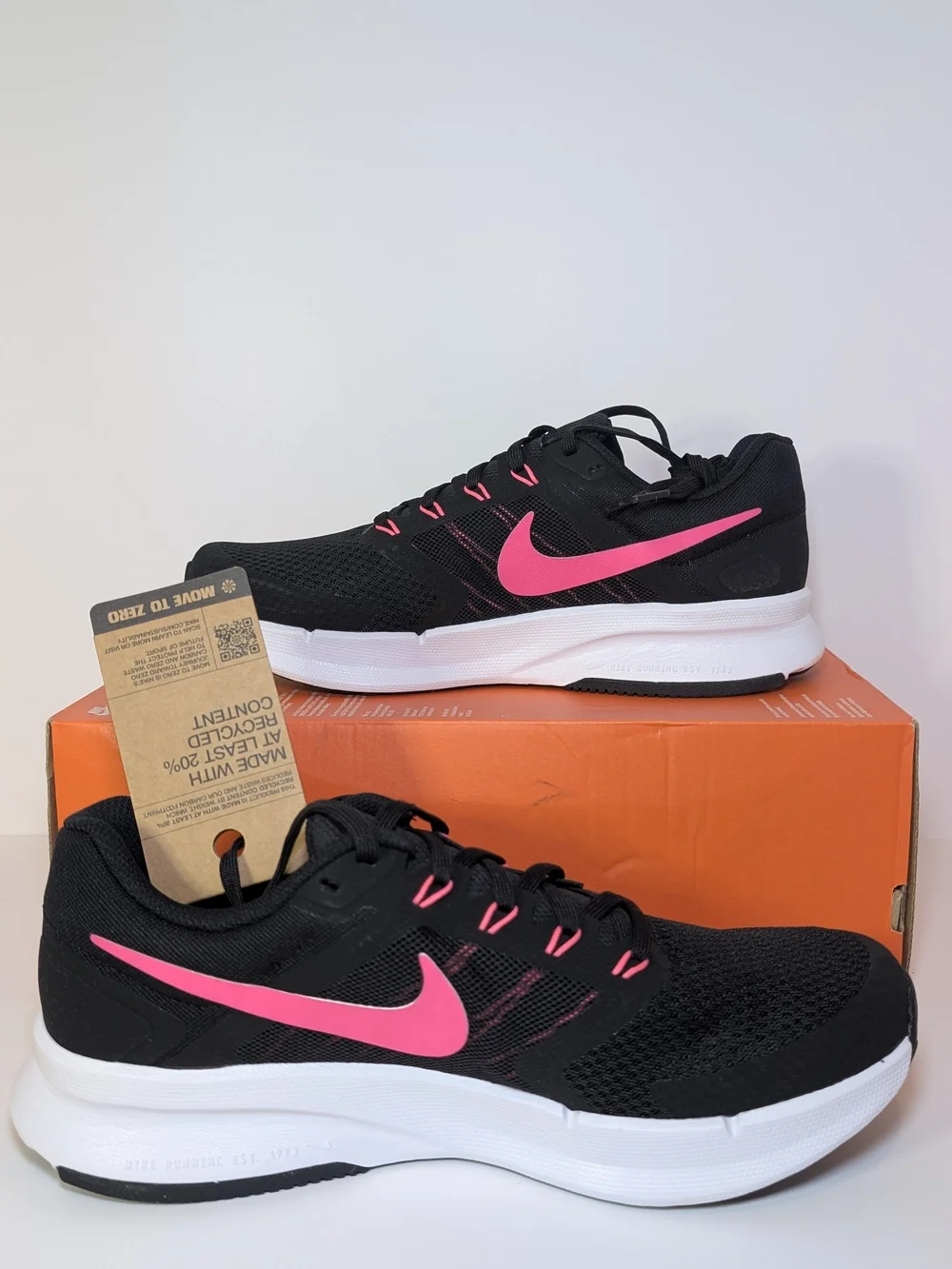 Nike Run Swift 3 Women’s SZ 10 Black/Pink/White Shoes